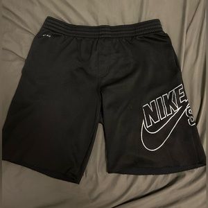 Nike SB Shorts Size Large Black Sweatshorts